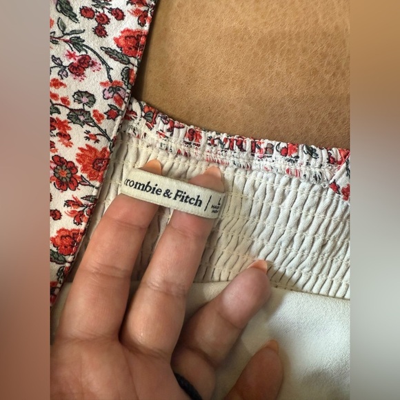 Abercrombie & Fitch Red Floral Crop Top W/ Adjustable Straps Size Large - Picture 5 of 10